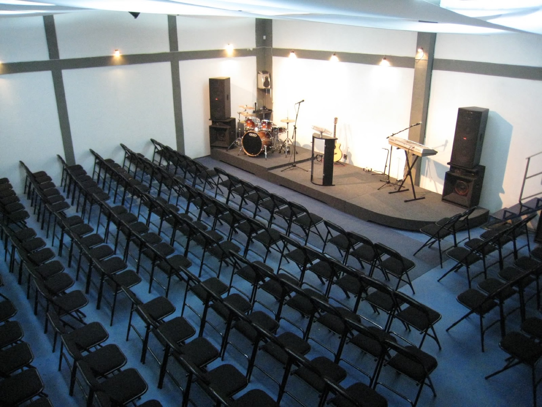 Fachada del primer auditorio de MCI Mosquera - 2007